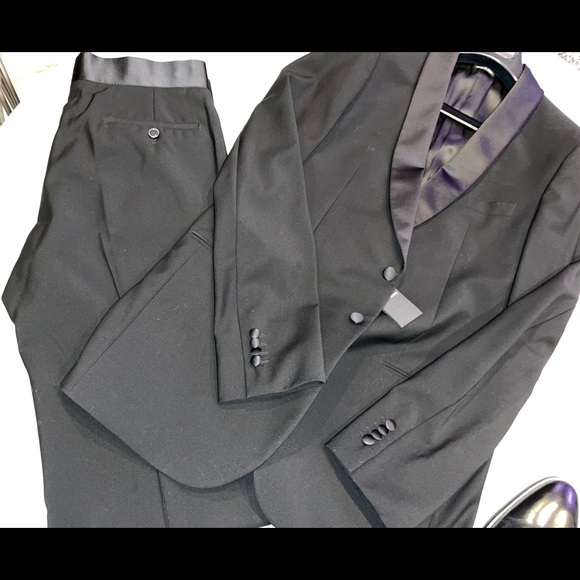 Giorgio Armani Tuxedo - Picture 1 of 11